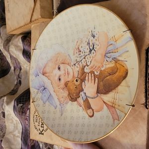 Vintage Daisies for Meg decorative plate by Jan Hagara Plate # 5080